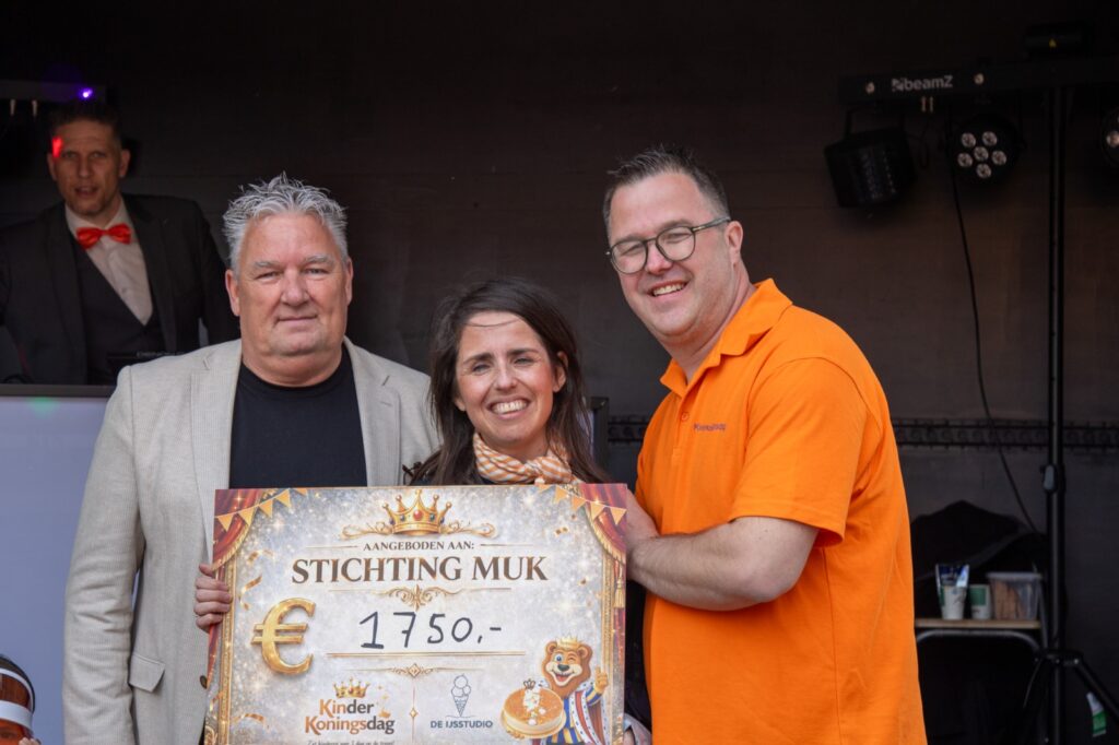 Stichting Muk cheque Kinderkoningsdag